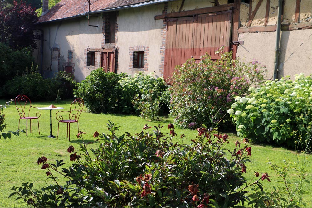 grange salon  de jardin  01 La Ferme  des Perriaux 